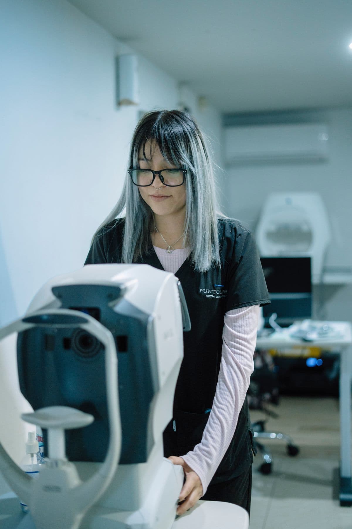 An eye-care reception team assisting a visitor